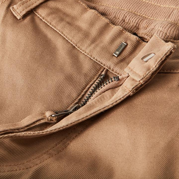 Seated Hook & Bar Short